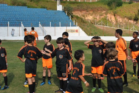 Escolinha no Campo Antes do Jogo